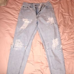 Distressed Levi 550 26 inch waist